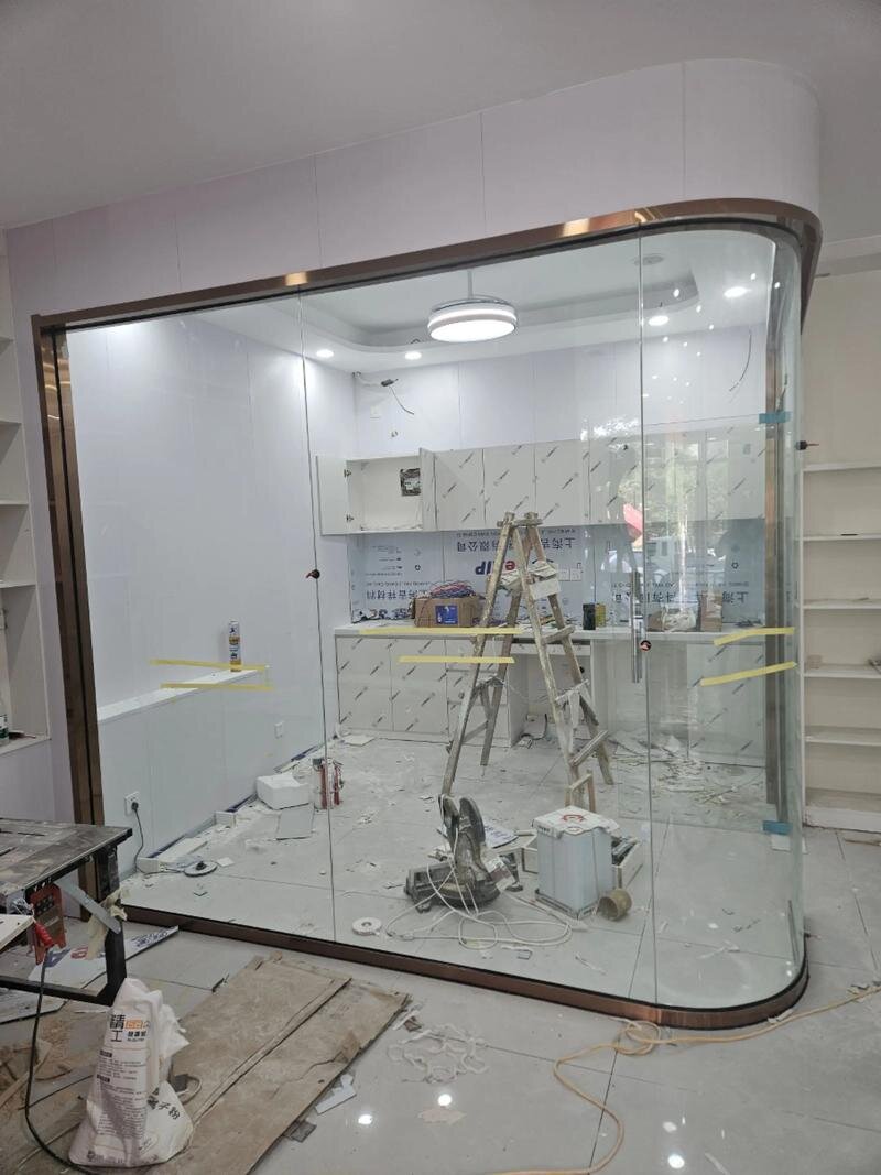 四平市夹丝玻璃异形展柜玻璃 - 方案